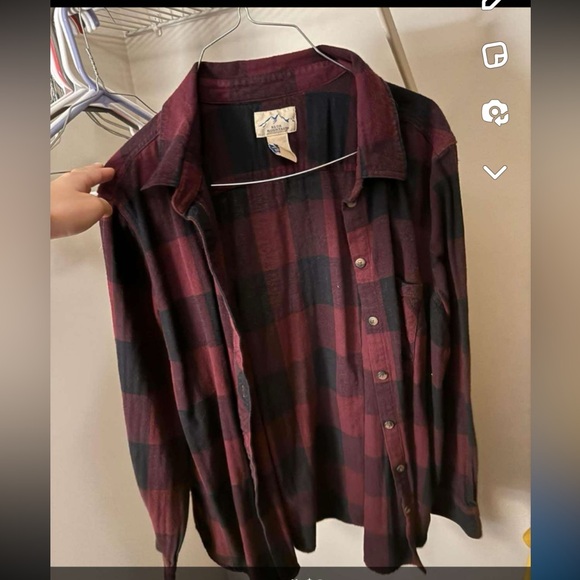 Mainly small sweaters and flannels - Picture 8 of 9